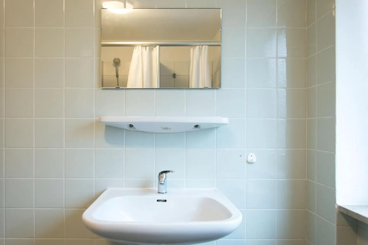 1, 2, Sleep Hostel Nuernberg Messe Almanya